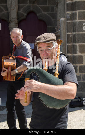 Traditionellen bretonischen folk Musikern in St. Suliac Bretagne Frankreich Stockfoto