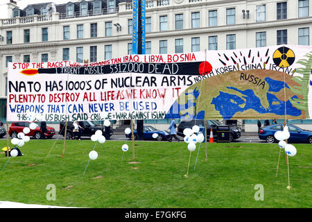 George Square, Glasgow, Schottland, Großbritannien, Mittwoch, 17. September 2014. Am Tag vor dem schottischen Unabhängigkeitsreferendum zeigten Yes Supporters ein Banner, das gegen Atomwaffen protestierte Stockfoto