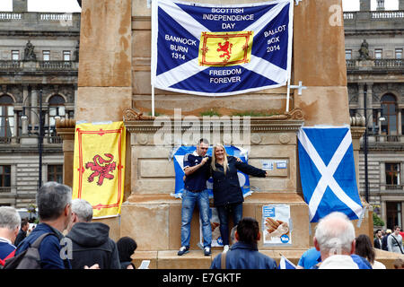 George Square, Glasgow, Schottland, Großbritannien, Mittwoch, 17. September 2014. Am Tag vor dem schottischen Unabhängigkeitsreferendum versammeln sich Yes Supporters im Stadtzentrum Stockfoto