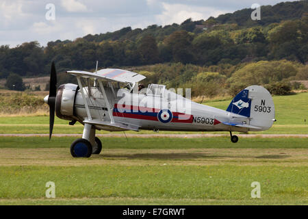Ein Gloster Gladiator Doppeldecker Landung bei Shoreham Airshow im Jahr 2014 Stockfoto