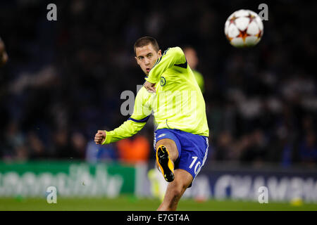 London, UK. 17. Sep, 2014. Champions League Gruppenphase. Chelsea vs. FC Schalke 04. Chelseas Eden Hazard erwärmt sich Credit: Action Plus Sport/Alamy Live News Stockfoto