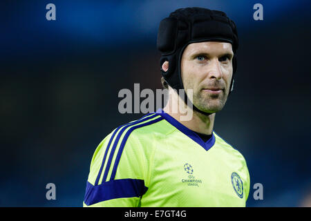 London, UK. 17. Sep, 2014. Champions League Gruppenphase. Chelsea vs. FC Schalke 04. Chelseas Torhüter Petr Cech erwärmt sich Credit: Action Plus Sport/Alamy Live News Stockfoto