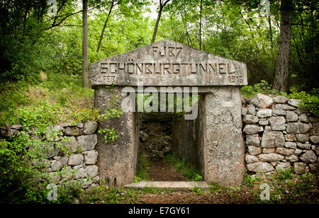 Dies ist der Haupteingang des Shonburgtunnel, auf dem Gipfel des Mount San Michele (Italien) Stockfoto