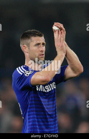 London, UK. 17. Sep, 2014. Champions League Gruppenphase. Chelsea vs. FC Schalke 04. Chelseas Gary Cahill erkennt die heimischen Fans, nachdem das Finale Pfeifen Credit: Action Plus Sport/Alamy Live News Stockfoto