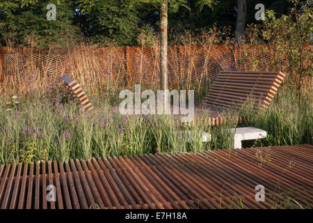 RHS-Young-Garten-Designer des Jahres award Gewinners Sam Öfen - Goldmedaille - The Sky Limit Garten an Tatton Park RHS Blume Stockfoto