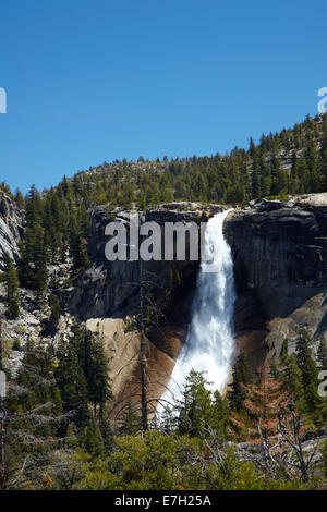 Merced River stürzt über Nevada fallen, der Nebel Trail, Yosemite-Nationalpark, Kalifornien, USA Stockfoto