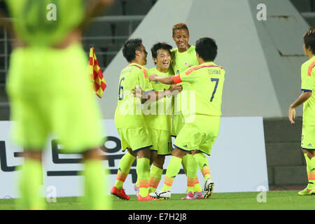 Incheon, Südkorea. 17. Sep, 2014. U-21U-21 Japan-Team Gruppe (JPN) Fußball: Männer Gruppenphase zwischen Japan - Irak Goyang Stadium während der 2014 Incheon Asian Games in Incheon, Südkorea. Bildnachweis: YUTAKA/AFLO SPORT/Alamy Live-Nachrichten Stockfoto