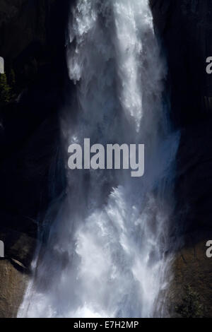 Merced River stürzt über Nevada fallen, der Nebel Trail, Yosemite-Nationalpark, Kalifornien, USA Stockfoto