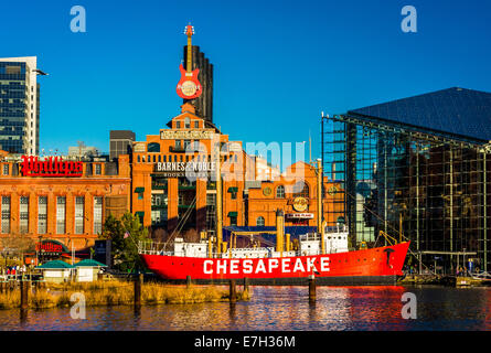 Das Triebwerk und Chesapeake Feuerschiff im Inneren Hafen von Baltimore, Maryland. Stockfoto