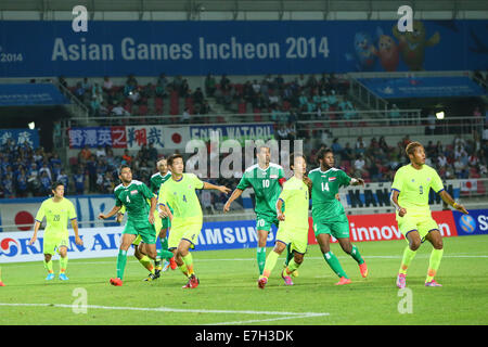 Incheon, Südkorea. 17. Sep, 2014. U-21U-21 Japan-Team Gruppe (JPN) Fußball: Männer Gruppenphase Japan zwischen 1-3 Irak Goyang Stadium während der 2014 Incheon Asian Games in Incheon, Südkorea. Bildnachweis: YUTAKA/AFLO SPORT/Alamy Live-Nachrichten Stockfoto