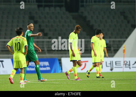 Incheon, Südkorea. 17. Sep, 2014. U-21U-21 Japan-Team Gruppe (JPN) Fußball: Männer Gruppenphase Japan zwischen 1-3 Irak Goyang Stadium während der 2014 Incheon Asian Games in Incheon, Südkorea. Bildnachweis: YUTAKA/AFLO SPORT/Alamy Live-Nachrichten Stockfoto