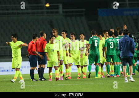 Incheon, Südkorea. 17. Sep, 2014. U-21U-21 Japan-Team Gruppe (JPN) Fußball: Männer Gruppenphase Japan zwischen 1-3 Irak Goyang Stadium während der 2014 Incheon Asian Games in Incheon, Südkorea. Bildnachweis: YUTAKA/AFLO SPORT/Alamy Live-Nachrichten Stockfoto