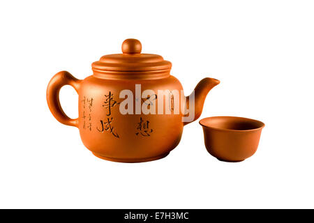Chinesischen Ton Teekanne mit einer Teetasse. Stockfoto