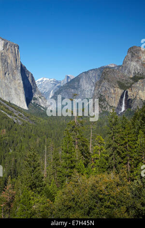El Capitan, Yosemite Valley, Half Dome und Bridalveil Fall, gesehen vom Tunnel View, Yosemite-Nationalpark, Kalifornien, USA Stockfoto