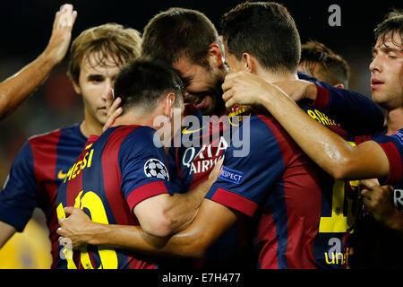 Bracelona, Spanien. 17. September 2014. Barcelonas Gerard Pique (C) feiert ein Ziel mit Teamkollegen während das Gruppenspiel der UEFA Champions League gegen Apoel FC im Camp Nou in Barcelona am 17. September 2014. Barcelona gewann 1: 0. Bildnachweis: Pau Barrena/Xinhua/Alamy Live-Nachrichten Stockfoto