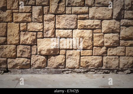 Abstrakte städtische Interieur mit Fliesen an der Wand und Asphalt Straße Stockfoto