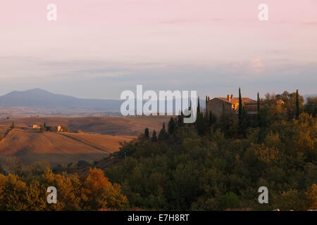 Typische Toskana Landschaft im Herbst, Italien Stockfoto