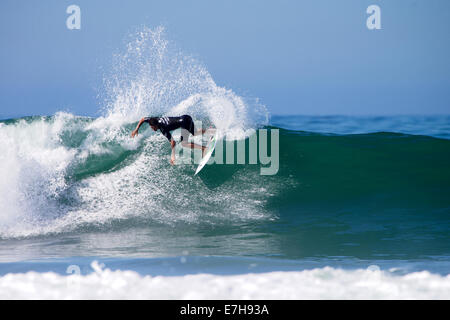 Böcke, Kalifornien, USA zu senken. 11. September 2014. Filipe Toledo von Brasilien in die ASP WCT Hurley Pro, befindet sich am unteren Böcke, San Clemente, CA am 11. September 2014 surfen. Stockfoto