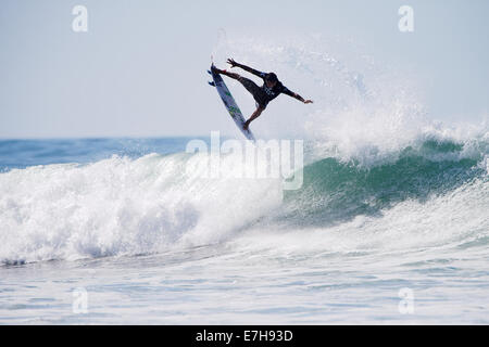 Böcke, Kalifornien, USA zu senken. 11. September 2014. Filipe Toledo von Brasilien in die ASP WCT Hurley Pro, befindet sich am unteren Böcke, San Clemente, CA am 11. September 2014 surfen. Stockfoto