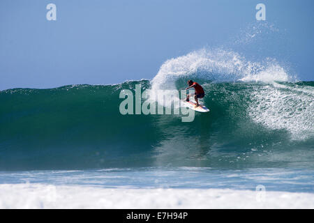 Böcke, Kalifornien, USA zu senken. 11. September 2014. Australische Taj Burrow Surfen im ASP WCT Hurley Pro, befindet sich am unteren Böcke, San Clemente, CA am 11. September 2014. Stockfoto