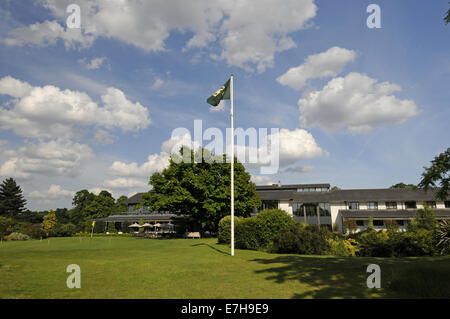 Blick auf das Clubhaus und Gärten der Royal Mid Surrey Golf Club Richmond Surrey England Stockfoto