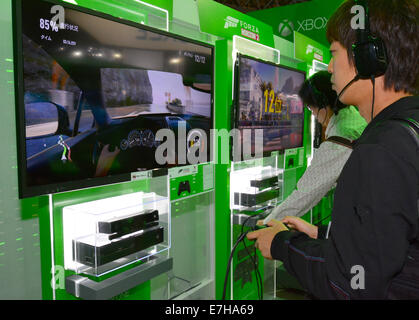 Makuhari, Japan. 18. Sep, 2014. Microsoft stellt Xbox One auf der Tokyo Game Show, die auf der Makuhari Messe, östlich von Tokio, auf Donnerstag, 18. September 2014 eröffnet. Die jährliche Ausstellung bietet fast 750 Spiele von 400 Ausstellern für jede Art von Konsole, Smartphone und Tablet. Asias größte Gaming-Event wird voraussichtlich mehr als 200.000 Besucher auf der viertägigen laufen zu zeichnen. Bildnachweis: Natsuki Sakai/AFLO/Alamy Live-Nachrichten Stockfoto