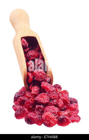 Schaufel mit getrocknete Cranberry isolierten auf weißen Hintergrund Stockfoto