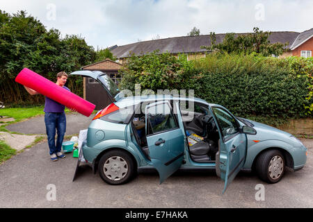 Aus bereitet, Universität, Student in Urlaub zuhause In Sussex Universität In Canterbury, England Stockfoto