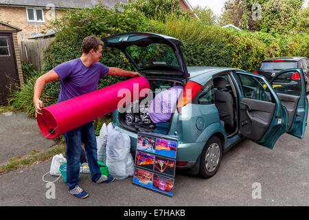 Aus bereitet, Universität, Student in Urlaub zuhause In Sussex Universität In Canterbury, England Stockfoto