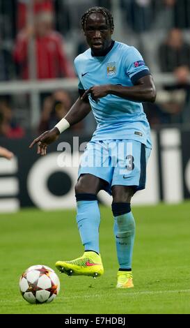 München, Deutschland. 17. Sep, 2014. Manchesters Bacary Sagna steuert den Ball während der UEFA Champions League-Gruppe E-Fußballspiel zwischen FC Bayern München und Manchester City in München, 17. September 2014. Foto: Sven Hoppe/Dpa/Alamy Live News Stockfoto