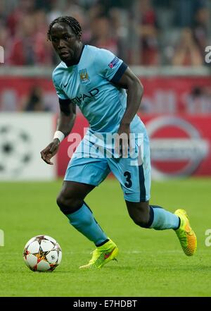 München, Deutschland. 17. Sep, 2014. Manchesters Bacary Sagna steuert den Ball während der UEFA Champions League-Gruppe E-Fußballspiel zwischen FC Bayern München und Manchester City in München, 17. September 2014. Foto: Sven Hoppe/Dpa/Alamy Live News Stockfoto