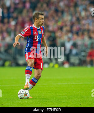 München, Deutschland. 17. Sep, 2014. Bayerns Rafinha steuert den Ball während der UEFA Champions League-Gruppe E-Fußballspiel zwischen FC Bayern München und Manchester City in München, 17. September 2014. Foto: Marc Müller/Dpa/Alamy Live News Stockfoto