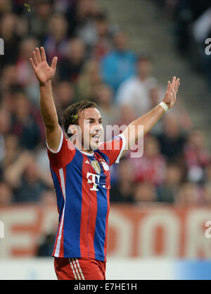 München, Deutschland. 17. Sep, 2014. Bayern Mario Goetze Gesten während der Fußball-UEFA Champions League-Gruppe E-match zwischen FC Bayern München und Manchester City in München, 17. September 2014. Foto: Andreas Gebert/Dpa/Alamy Live-Nachrichten Stockfoto