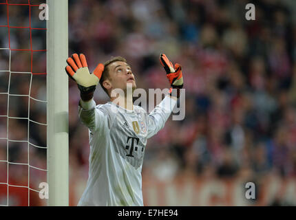 München, Deutschland. 17. Sep, 2014. Bayern Torwart Manuel Neuer Gesten während der Fußball-UEFA Champions League-Gruppe E zwischen FC Bayern München und Manchester City in München, 17. September 2014 übereinstimmen. Foto: Andreas Gebert/Dpa/Alamy Live-Nachrichten Stockfoto