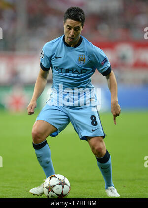 München, Deutschland. 17. Sep, 2014. Manchesters Samir Nasri steuert den Ball während der UEFA Champions League-Gruppe E-Fußballspiel zwischen FC Bayern München und Manchester City in München, 17. September 2014. Foto: Andreas Gebert/Dpa/Alamy Live-Nachrichten Stockfoto