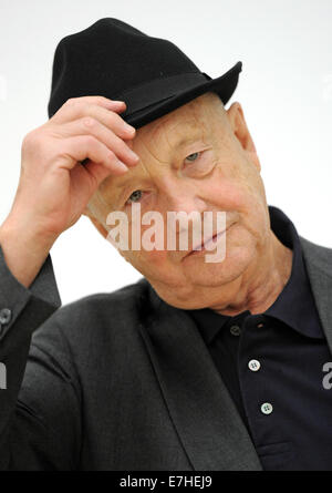 München, Deutschland. 18. Sep, 2014. Künstlers Georg Baselitz in der Ausstellung "Georg Baselitz - dazwischen, damals und heute" Haus der Kunst in München, Deutschland, 18. September 2014. Baselitz nahmen an der Pressekonferenz zur Eröffnung der Ausstellung, die seine Karriere in den vergangenen 50 Jahren dokumentiert. Es ist geöffnet vom 19. September 2014 bis 1. Februar 2015. © Dpa picture-Alliance/Alamy Live News Stockfoto