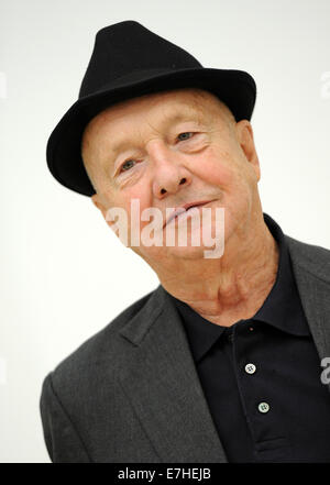 München, Deutschland. 18. Sep, 2014. Künstlers Georg Baselitz in der Ausstellung "Georg Baselitz - dazwischen, damals und heute" Haus der Kunst in München, Deutschland, 18. September 2014. Baselitz nahmen an der Pressekonferenz zur Eröffnung der Ausstellung, die seine Karriere in den vergangenen 50 Jahren dokumentiert. Es ist geöffnet vom 19. September 2014 bis 1. Februar 2015. © Dpa picture-Alliance/Alamy Live News Stockfoto