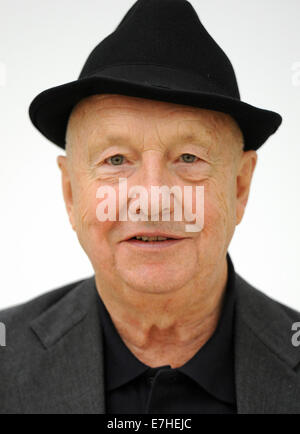 München, Deutschland. 18. Sep, 2014. Künstlers Georg Baselitz in der Ausstellung "Georg Baselitz - dazwischen, damals und heute" Haus der Kunst in München, Deutschland, 18. September 2014. Baselitz nahmen an der Pressekonferenz zur Eröffnung der Ausstellung, die seine Karriere in den vergangenen 50 Jahren dokumentiert. Es ist geöffnet vom 19. September 2014 bis 1. Februar 2015. © Dpa picture-Alliance/Alamy Live News Stockfoto