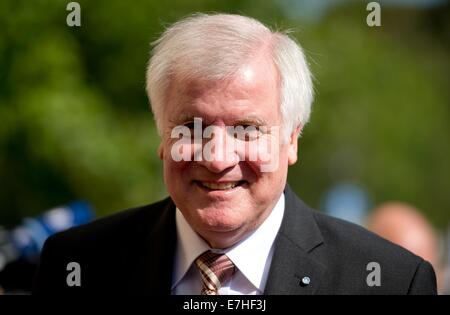 München, Deutschland. 18. Sep, 2014. Premier von Bayern Horst Seehofer begrüßt den Emir von Katar in München, Deutschland, 18. September 2014. Der Emir setzt seine Reise nach Deutschland. Poto: SVEN HOPPE/Dpa/Alamy Live News Stockfoto