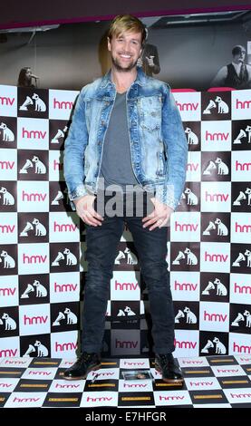 Ehemaliges Mitglied der Westlife Kian Egan startet sein erstes Solo-Album "Home" bei HMV Dundrum...  Mitwirkende: Kian Egan wo: Dublin, Irland bei: 16. März 2014 Stockfoto