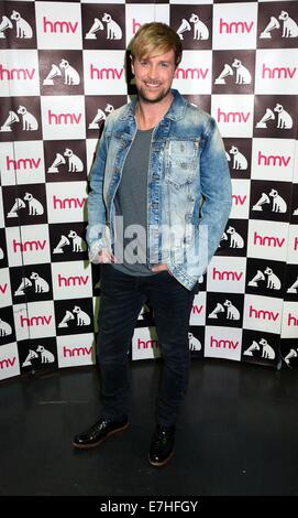 Ehemaliges Mitglied der Westlife Kian Egan startet sein erstes Solo-Album "Home" bei HMV Dundrum...  Mitwirkende: Kian Egan wo: Dublin, Irland bei: 16. März 2014 Stockfoto