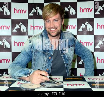 Ehemaliges Mitglied der Westlife Kian Egan startet sein erstes Solo-Album "Home" bei HMV Dundrum...  Mitwirkende: Kian Egan wo: Dublin, Irland bei: 16. März 2014 Stockfoto