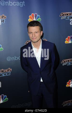 New York, NY, USA. 17. Sep, 2014. Mat Franco im Ankunftsbereich für AMERICA es GOT TALENT Saisonfinale, Radio City Music Hall, New York, NY 17. September 2014. Bildnachweis: Kristin Callahan/Everett Collection/Alamy Live-Nachrichten Stockfoto