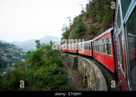 Kalka Shimla Spielzeug Zug schmale Lehre Gleis - Indian Hill Railways Stockfoto