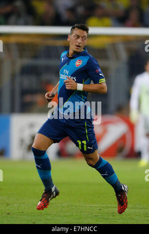 Dortmund, Deutschland, Deutschland, UEFA Championsleague Spieltag 1, BV Borussia Dortmund - Arsenal FC 2-0 im Signal-Iduna-Park Stadion in Dortmund am 16.09. 2014 Mesut... ZIL (Özil) (ARS) Foto: Norbert Schmidt © Norbert Schmidt/Alamy Live News Stockfoto
