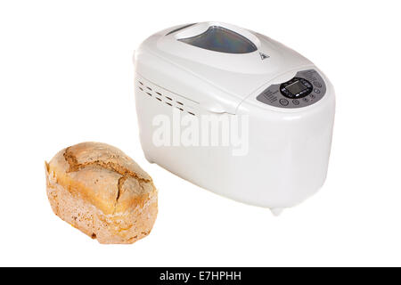 Elektrischen Brotbackautomaten und ein frisches Brot auf einem weißen Hintergrund isoliert Stockfoto