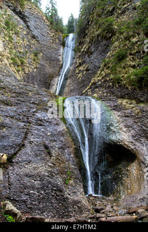 Duruitoarea Wasserfall in Ceahlau Berge, Rumänien. Stockfoto