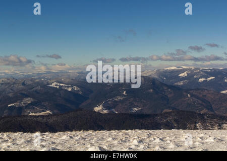 Winter Berglandschaft von Ceahlau Berge in Rumänien Stockfoto