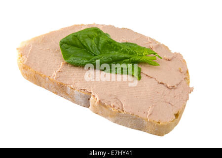 Sandwich mit Pastete und ein Spinat Blatt isoliert auf weißem Hintergrund Stockfoto