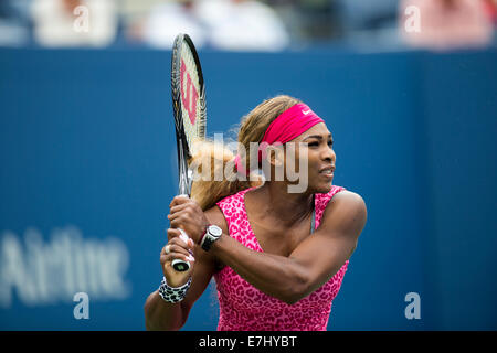 Flushing Meadows, New York, USA. 30. August 2014. Serena Williams (USA) in der 3. Runde Maßnahmen auf die US Open Tennis Championships. © Paul Stockfoto